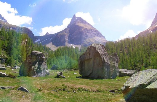 Video "La montagna ieri e oggi", fotogramma con panorama