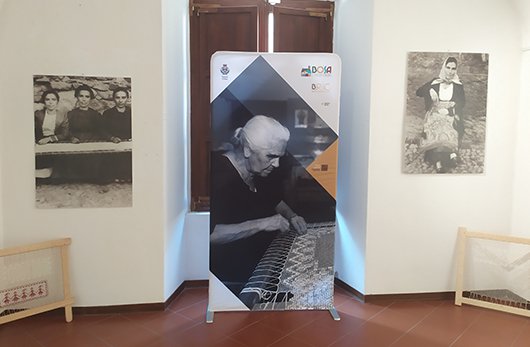 vista dei pannelli della mostra fotografica