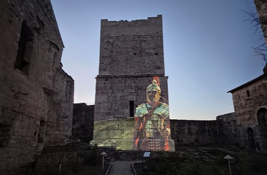 proiezione notturna sulla torre